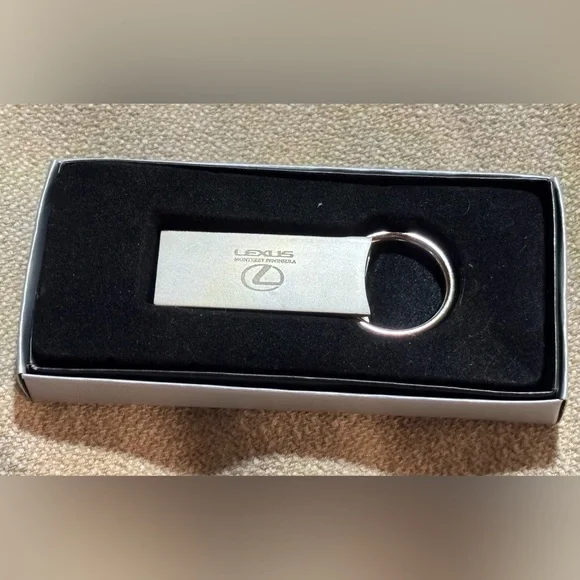 Lexus Silver Key Holder - Picture 11 of 13